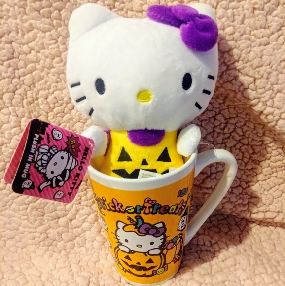 Hello Kitty mug & plush